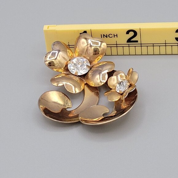 Coro Gold Tone Floral Flower Brooch Pin Rhinestones Center Signed Vtg 2"x2.5" - Picture 8 of 8